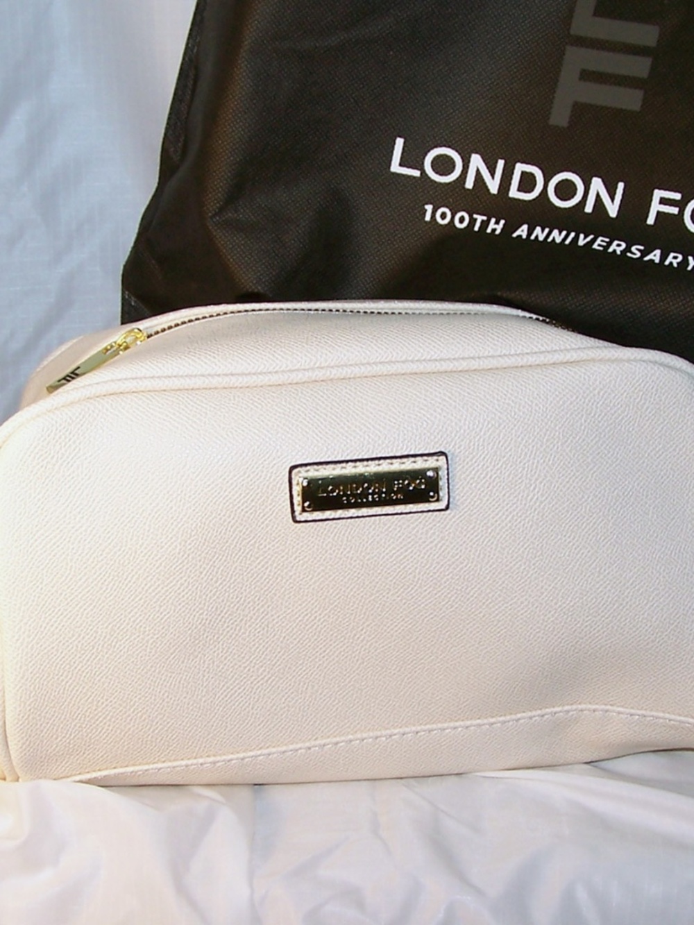 London Fog cream Elsie cosmetic toiletry bag New NWT